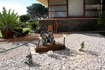 Sonkraglampe uit tuin gesteel